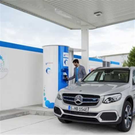 Mercedes-Benz łączy prąd i wodór