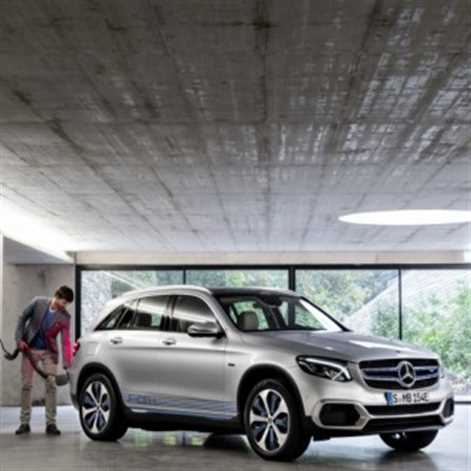 Mercedes-Benz łączy prąd i wodór