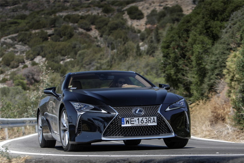 Flagowe Lexusy nominowane do WCOTY