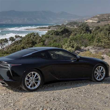 Flagowe Lexusy nominowane do WCOTY