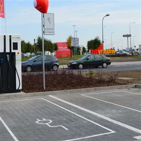 Nissan wspiera rozwój elektromobilności w Polsce