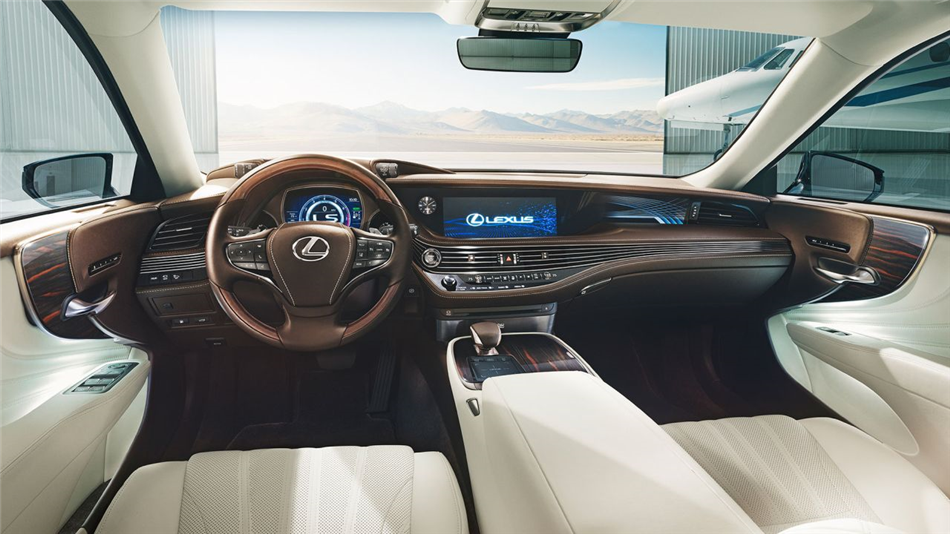 Lexus LS z cyfrowym lusterkiem