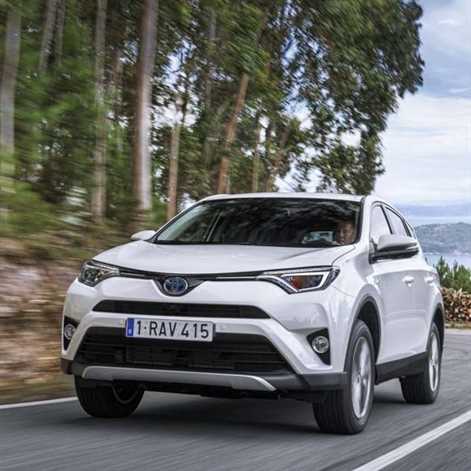 Toyota RAV4 najpopularniejszym średnim SUV-em