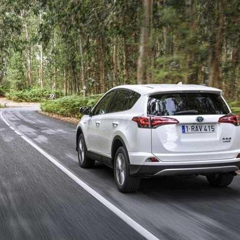 Toyota RAV4 najpopularniejszym średnim SUV-em