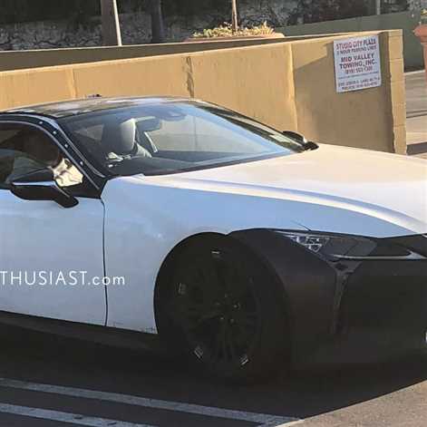Lexus LC F przyłapany na testach