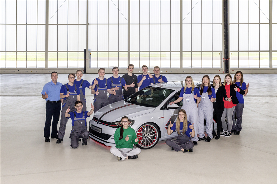 Stażyści zaprojektowali własne Golfy