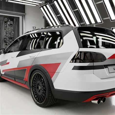 Stażyści zaprojektowali własne Golfy