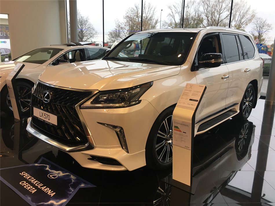 Wyjątkowy Lexus LX 570 do kupienia w Warszawie