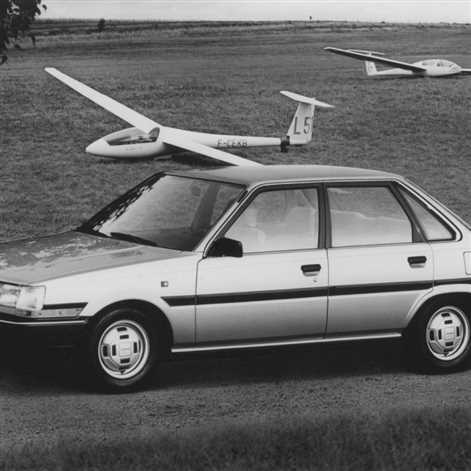Tak zmieniały się średniej wielkości sedany Toyoty w Polsce