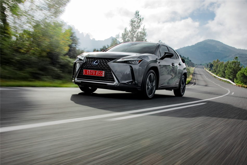 Lexus sprzedaje coraz więcej aut. UX hitem