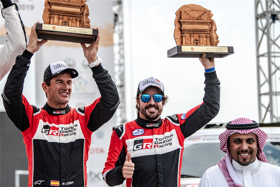 Sukces Fernando Alonso przed Rajdem Dakar
