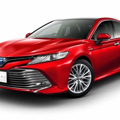 Toyota Camry 2018 z pakietami tuningowymi TRD i Modellista 