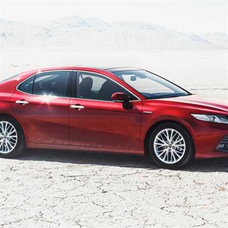 Toyota Camry 2018 z pakietami tuningowymi TRD i Modellista 