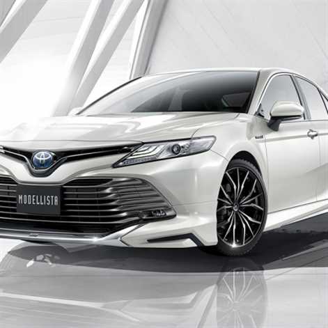 Toyota Camry 2018 z pakietami tuningowymi TRD i Modellista 