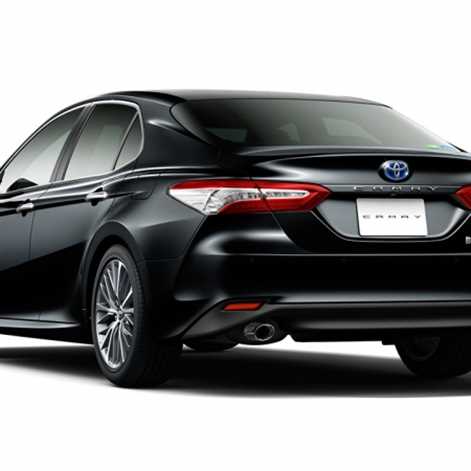 Toyota Camry 2018 z pakietami tuningowymi TRD i Modellista 