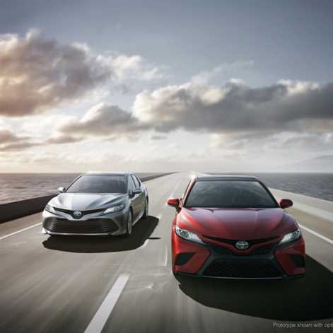 Toyota Camry 2018 z pakietami tuningowymi TRD i Modellista 