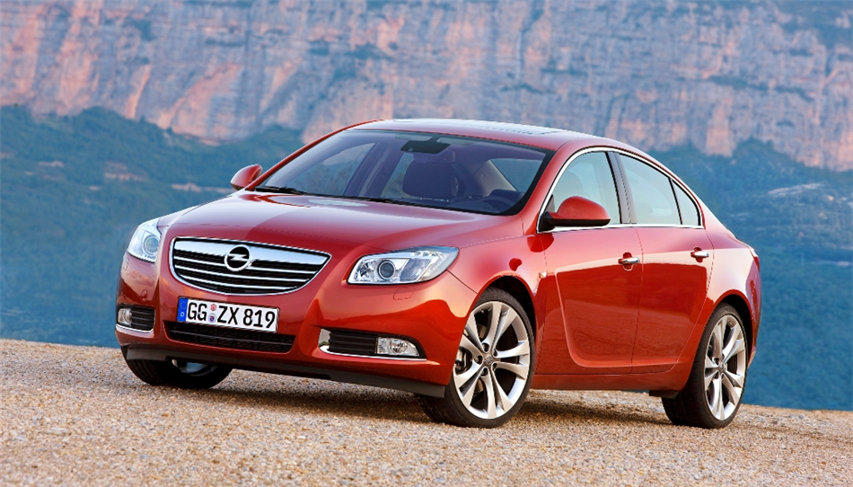 Opel Insignia zasili flotę Policji