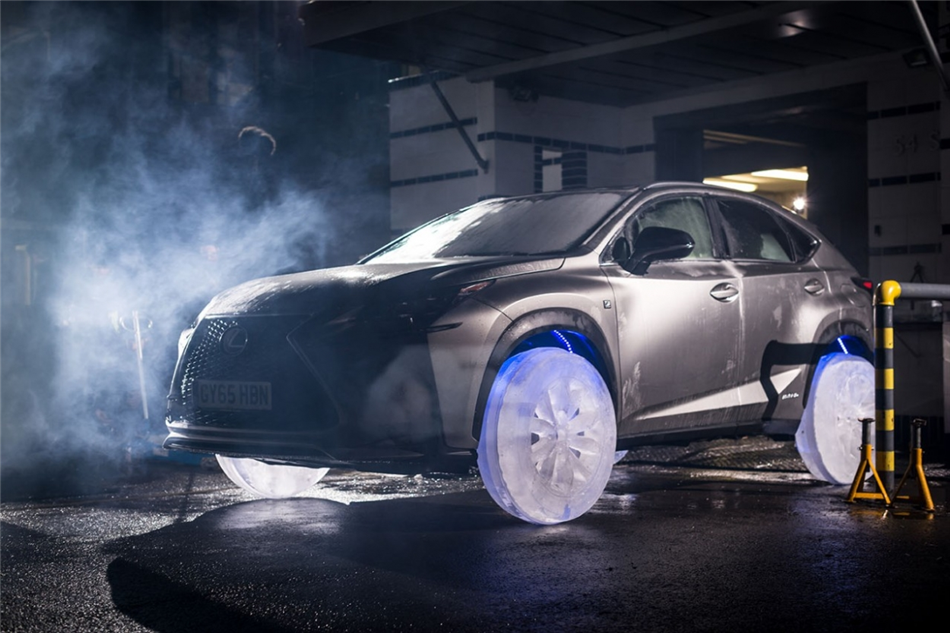 Lexus NX na lodowych kołach
