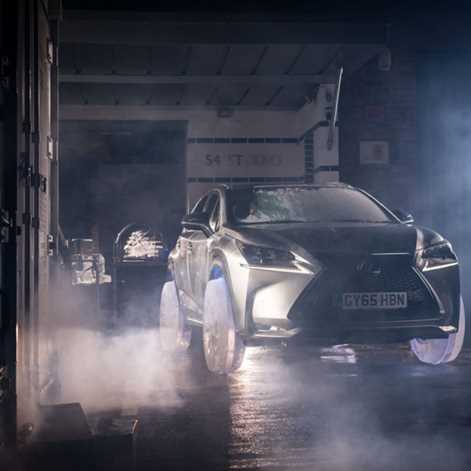 Lexus NX na lodowych kołach