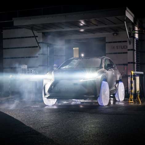 Lexus NX na lodowych kołach