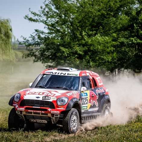 Dakar- Zatrzymani przez ulewę