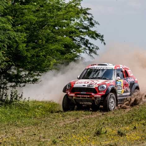 Dakar- Zatrzymani przez ulewę