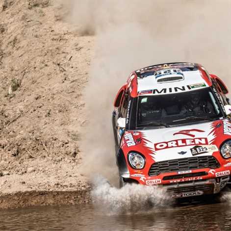 Dakar- Zatrzymani przez ulewę