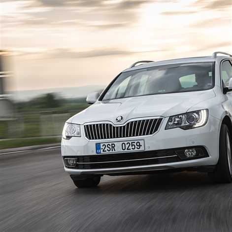 ŠKODA Superb: imponujący awans do ścisłej czołówki