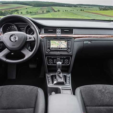 ŠKODA Superb: imponujący awans do ścisłej czołówki
