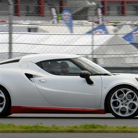 Alfa Romeo 4C nagrodzona tytułem „Best Cars 2014"