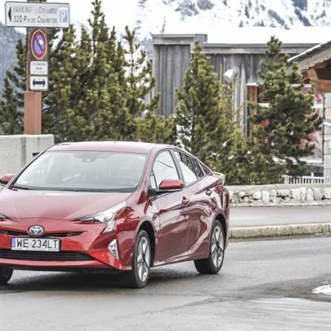 Toyota sprzedała w Polsce ponad 10000 hybryd