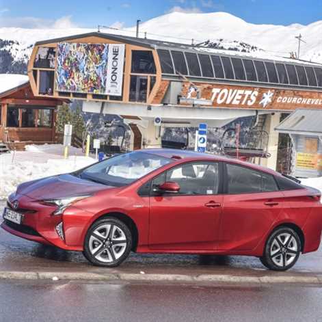 Toyota sprzedała w Polsce ponad 10000 hybryd