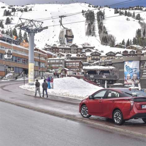Toyota sprzedała w Polsce ponad 10000 hybryd